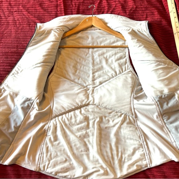 Alo Yoga Silver Reflective Puffer Vest. Probable Small. - Picture 14 of 16